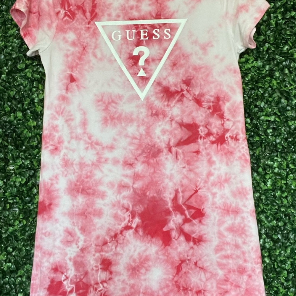 Guess Short Sleeve Longline Logo Oversized Tee.